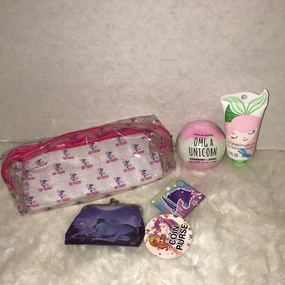 Bath bomb, hand cream, coin purse, cosmetic bag mermaid and unicorn.